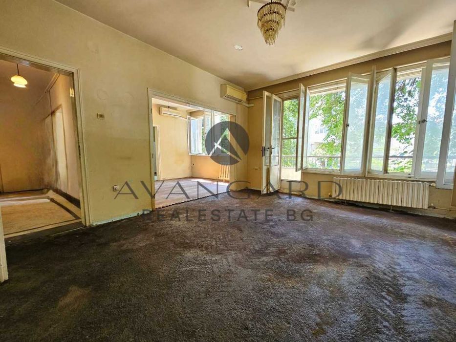 Продава се Тристаен апартамент в Пловдив, Център - 110 кв.м за 2055 €/кв.м - Снимка #1