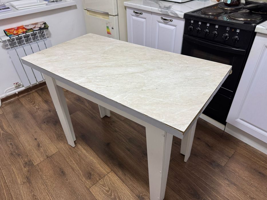 Стол кухонный 4 стульчика