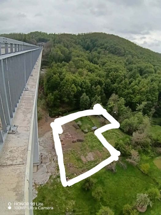 Продава, заменя УПИ 2300кв.м 5 броя съседни парцела  2.4км.от център