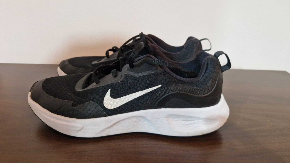 Pantofi sport/alergare NIKE marimea 38,5 (5.5)