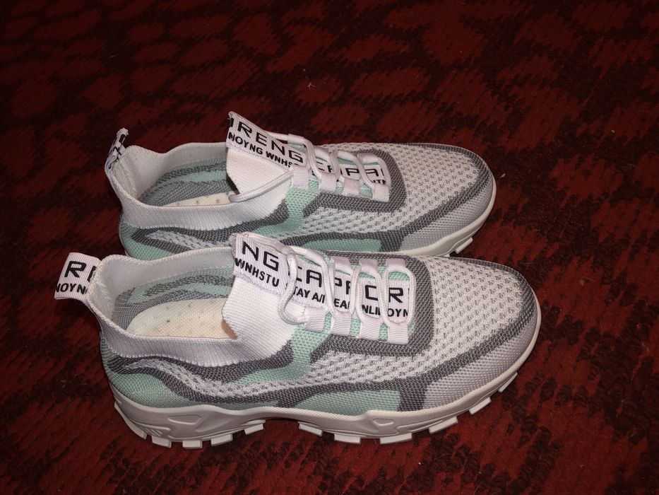 Кроссовки 39 размер легкие