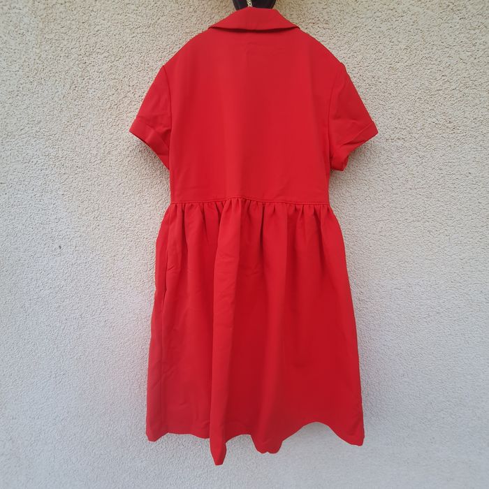 Червена рокля с копчета размер М