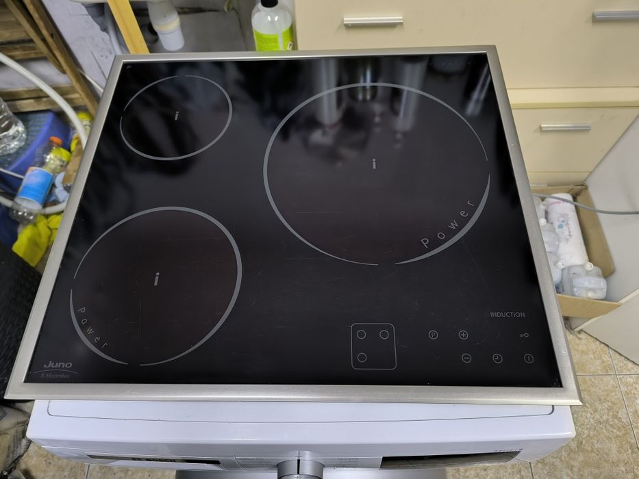 Индукционен плот JUNO Electrolux