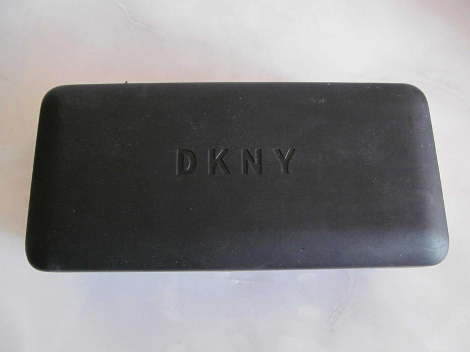 Слънчеви очила DKNY и Furla модерни дамски маркови мода стил кокетна красиви стилни хубави мадама аксесоар