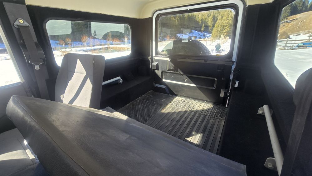 Land Rover Defender Santana