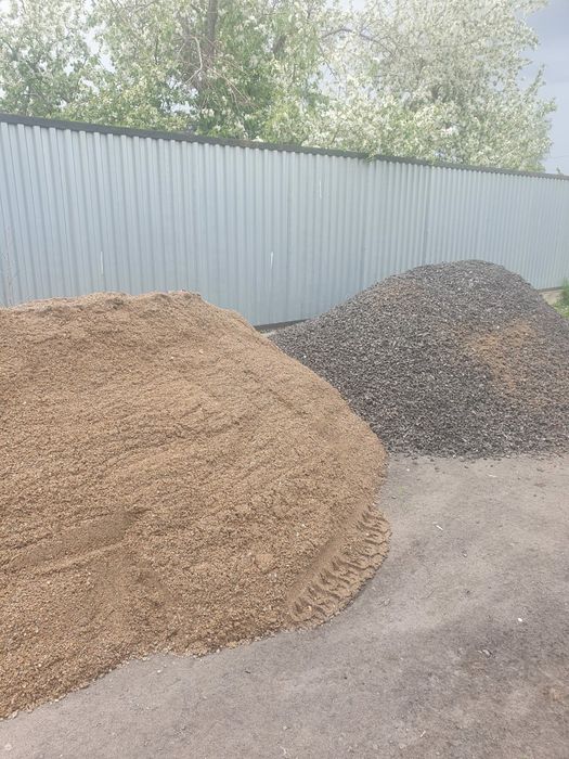 Песок.. Перегной, чернозем, балласт, отсев,щебень.