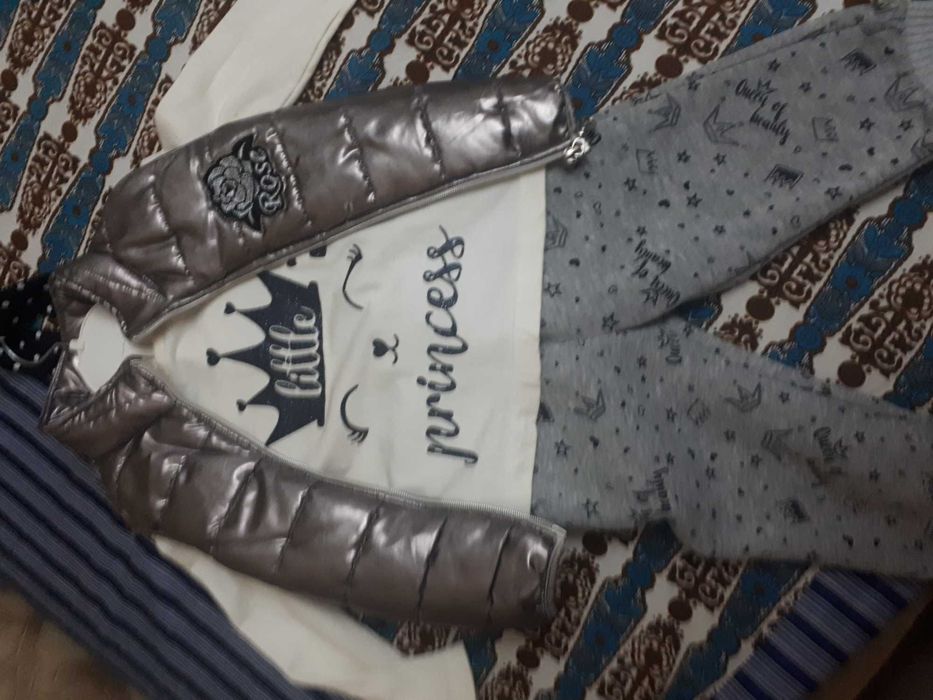 Продам платья и костюмчик