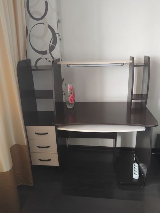 Продам компьютерный стол