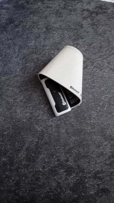 Продавам згъваема клавиатура със блютут