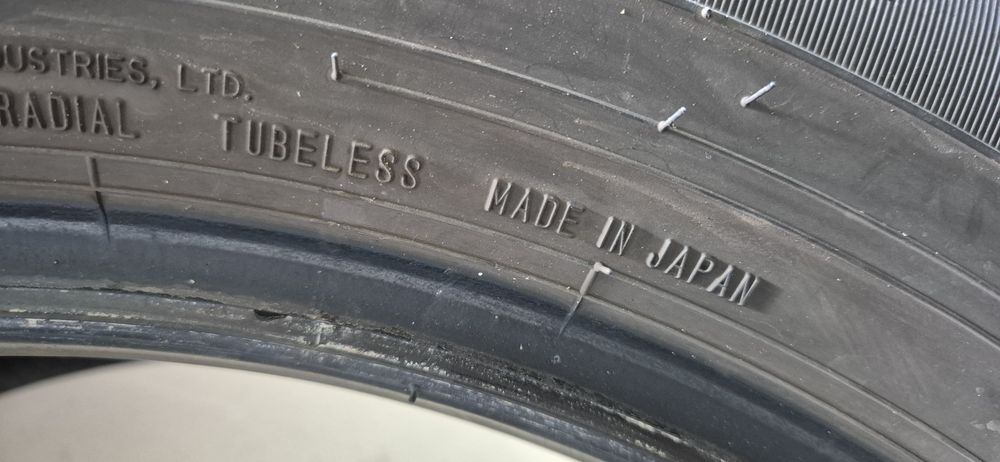DUNLOP - Vând 2 anvelope VARĂ 225 / 60 / R18 SUV