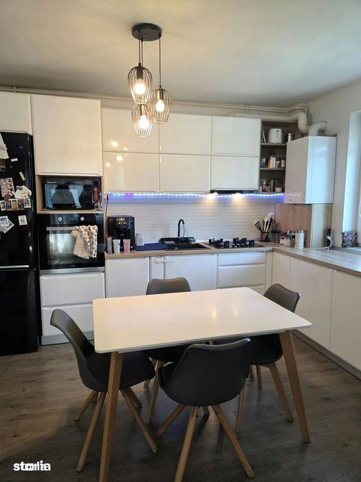 Apartament cu 3 camere, etaj intermediar, zona clinicii AMETHYST — fotografia 3