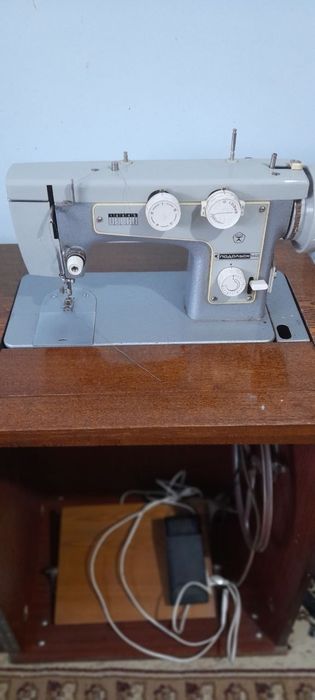 Швейная машинка Оверлок и Зингер