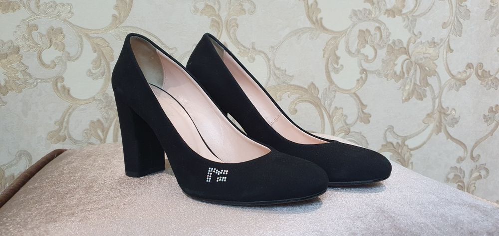 Замшевые туфли чёрные