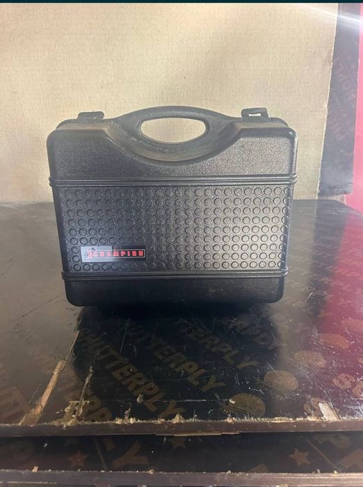 Ръчен циркуляр на батерии внос от Англия перфектно състояние