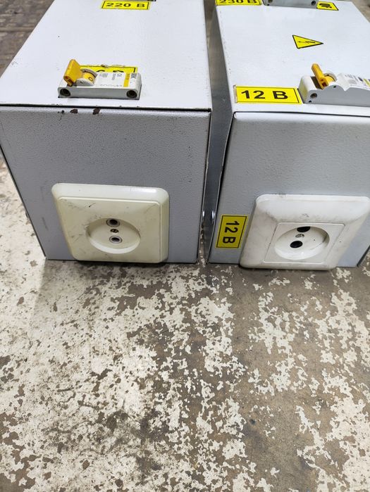 Понижающий трансформатор в корпусе