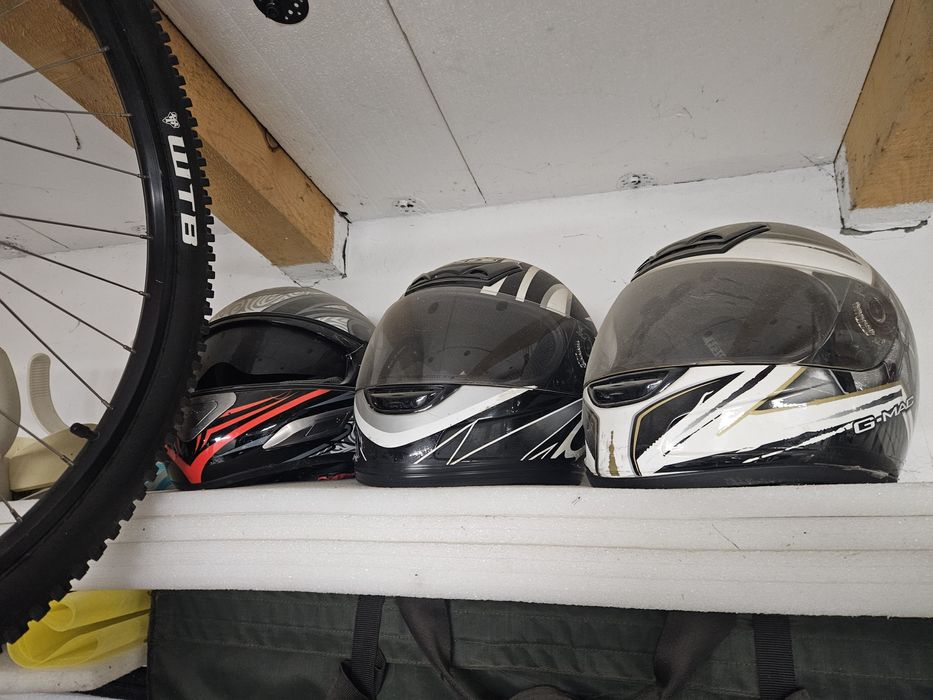 Vând 3 căști moto