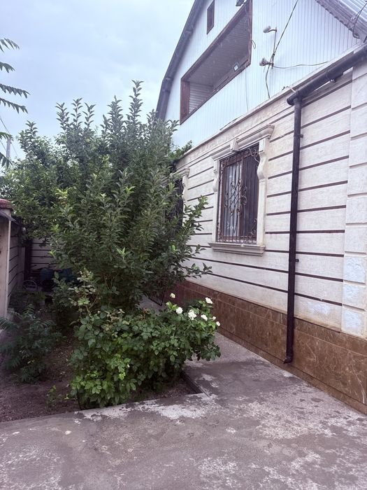 Дом большой 160 кв метров. есть баня, летнея кухня , гараж шашлычный з