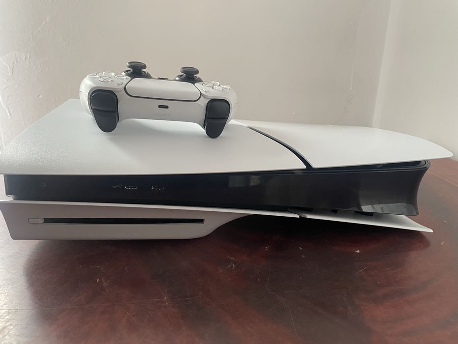 vand ps5 slim +3 jocuri