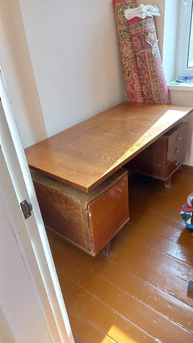 Срочно продаётся дубовый стол-секретер