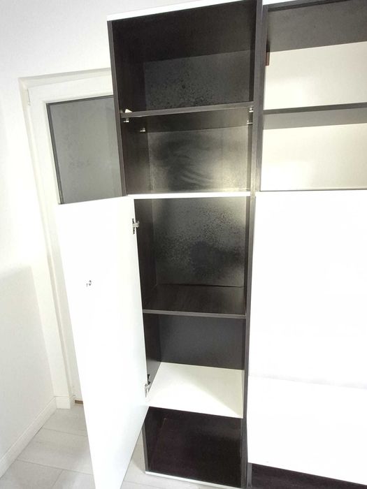 Mobila living / sufragerie. Lungime: 3 metri, inaltime: 2 metri