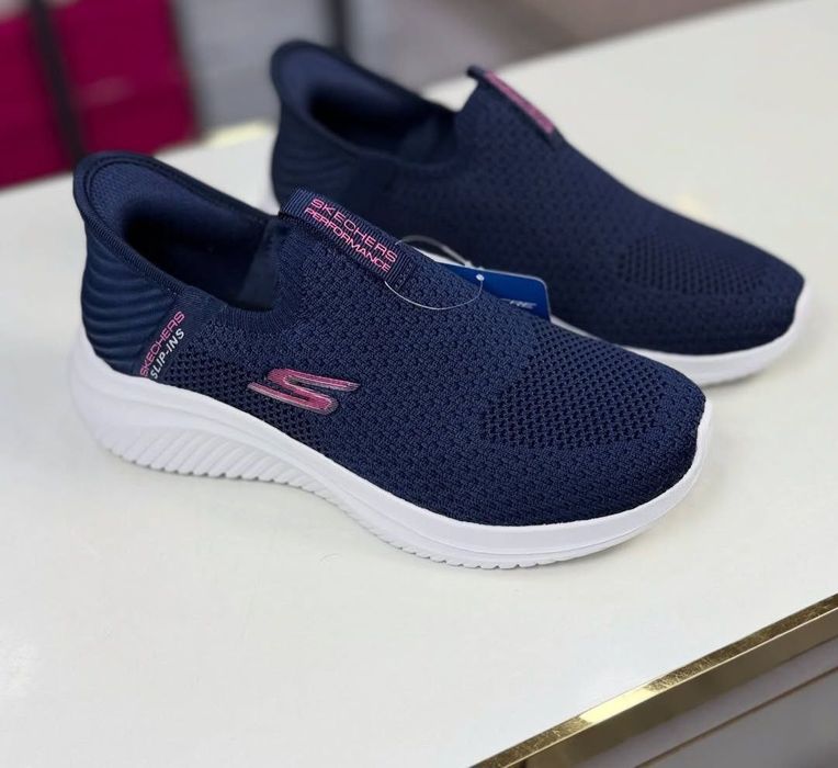 Skechers Ultira  .