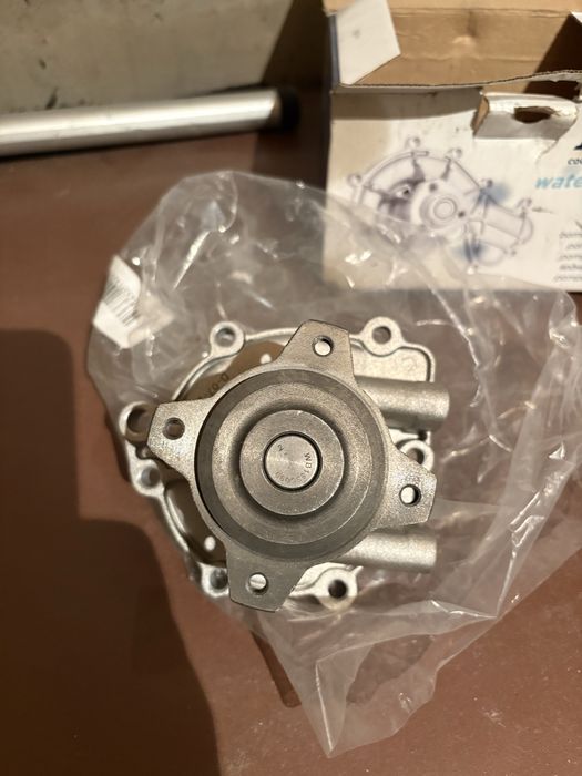 Продам помпу на Suzuki Grant Vitara