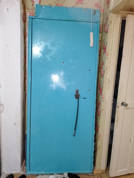 Входная железная дверь