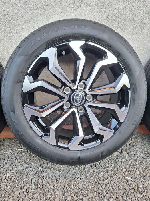 Jante Toyota Yaris Cross 7.0x17 et 50 5x114,3 Anvelope 215/55r17