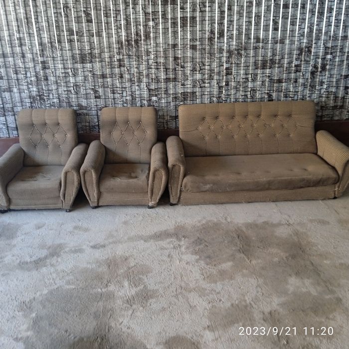 Продам диван с креслами