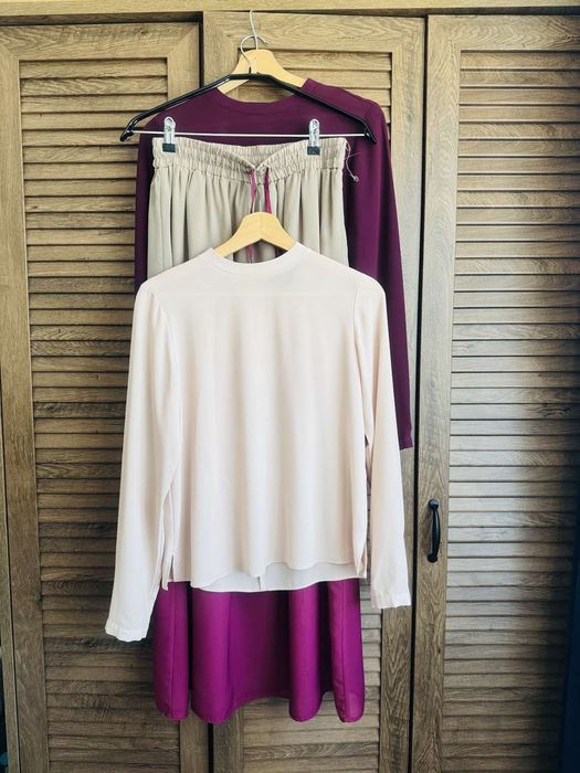 Пола и два броя блузи