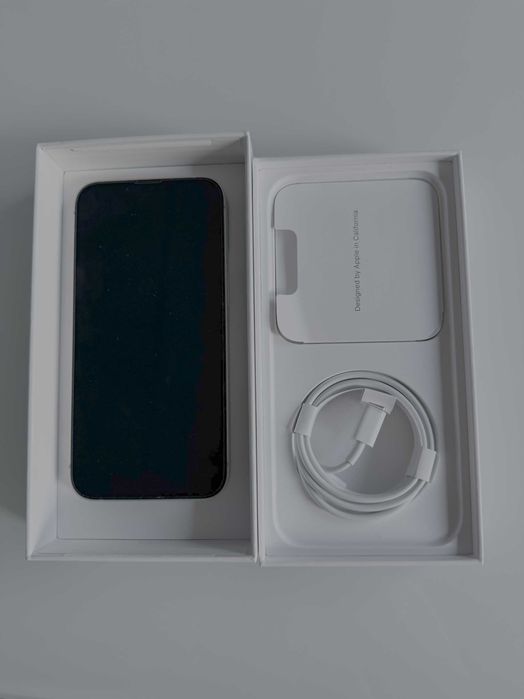 iPhone 16e, батерия 100%, като нов, бял