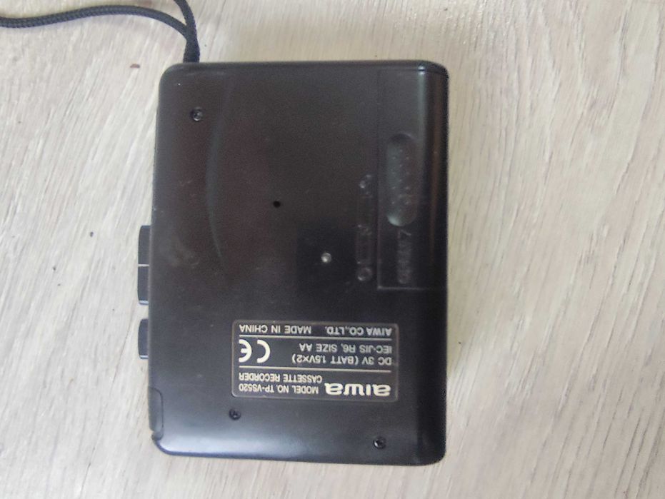 Продавам диктофон AIWA TP-VS520