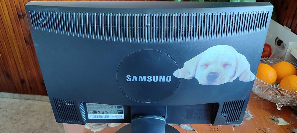 Монитор samsung 22" 1280x720p