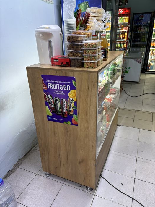 Продам витринный холодильник