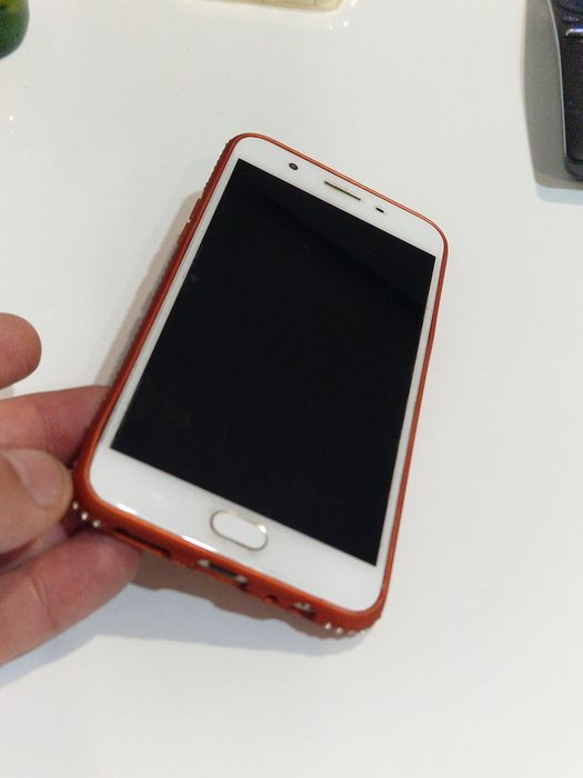 Telefon Oppo cu touchscreen