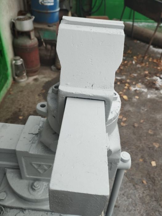 Продам рабочие тиски