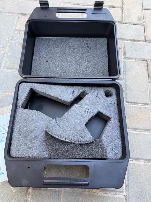 Твърда кутия с дръжка