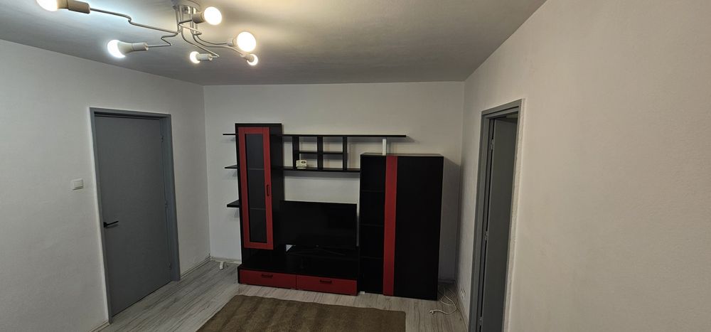 Ofer spre închiriere apartament cu două camere