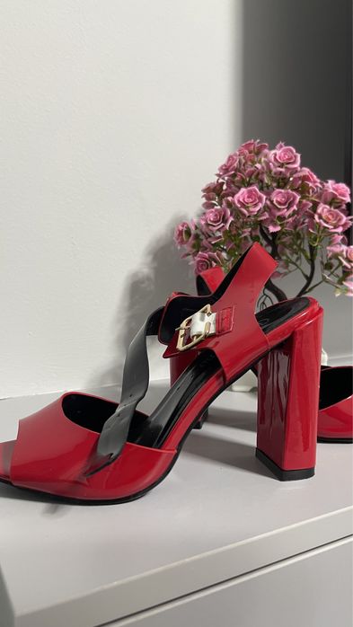 Шикарные босоножки