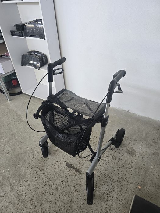 Rolator pliabil, cu șezut, coș și frâne, max. 130kg carut persoane cu dizabilitati cadru cu roti fracturi glezna