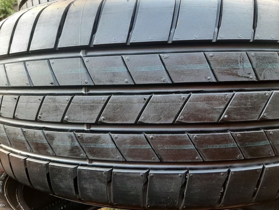 Продам шины 215/55/17 бриджистон