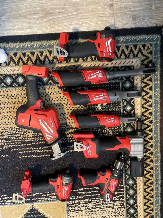 Vând scule Milwaukee m12 M18