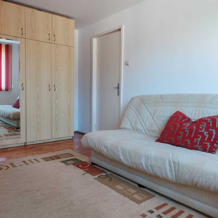 Proprietar inchiriez (ofer) garsoniera