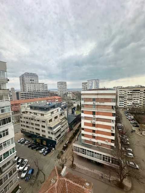 Четиристаен апартамент за продажба в Бургас