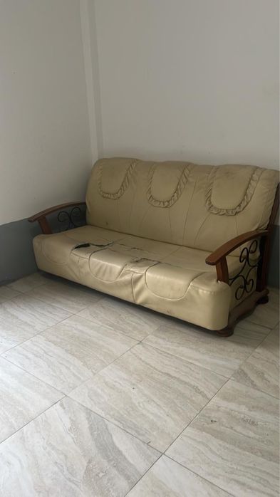 Диван кожанный