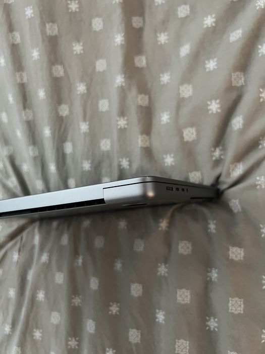 Macbook m1 pro 16.2 inch, 16GB RAM, 512GB SSD, impecabil!