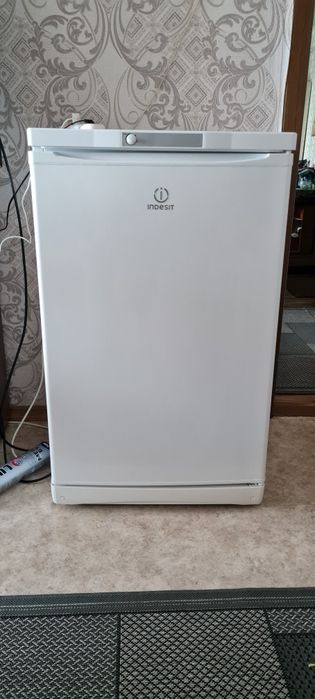 Продам Морозильник Indesit