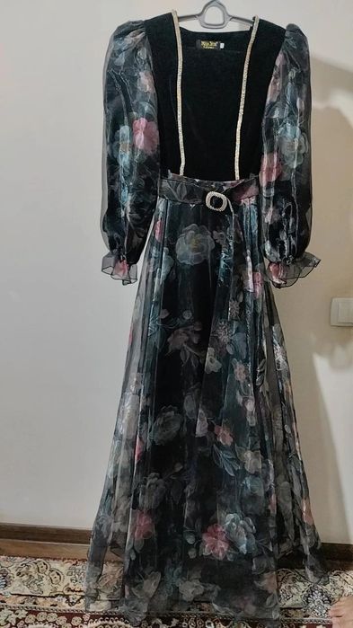 Bazmlar uchun hashamatli ko'ylak, razmeri-M, Вечерное платье размер-М