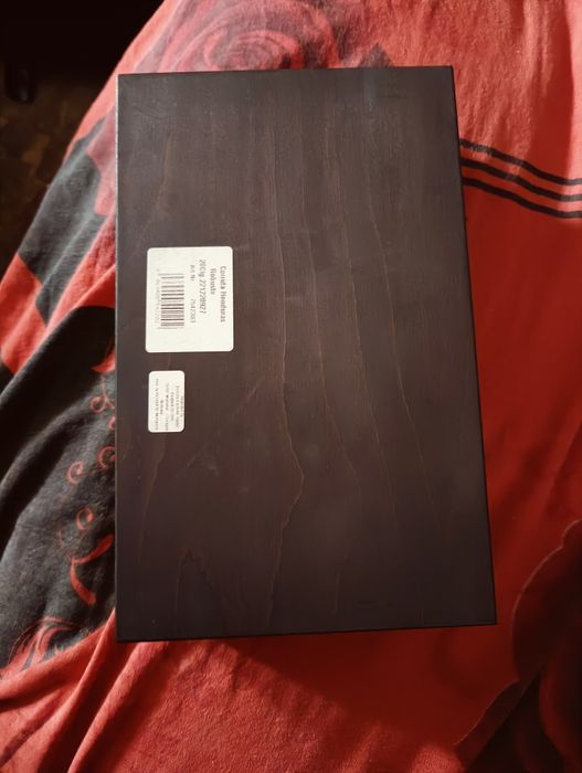 Празни  кутии  от  пури