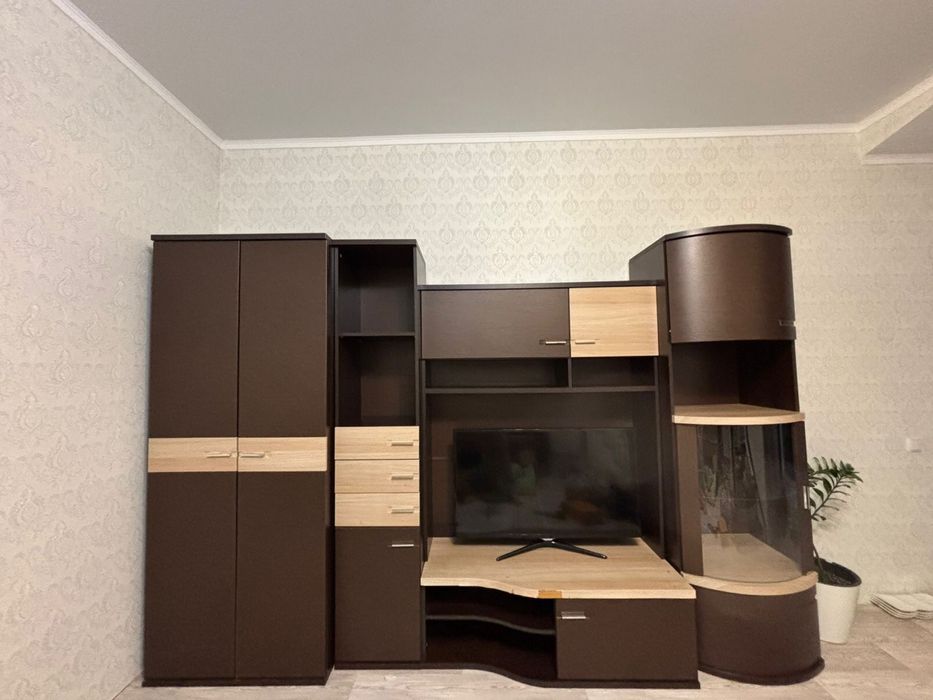 Горка в гостиную  Состояние  хорошее.